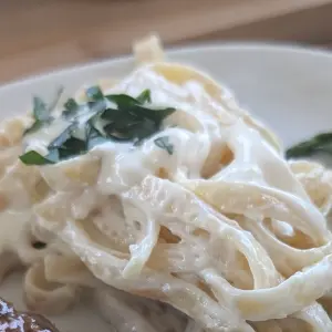 Fettuccine Alfredo (4 People)